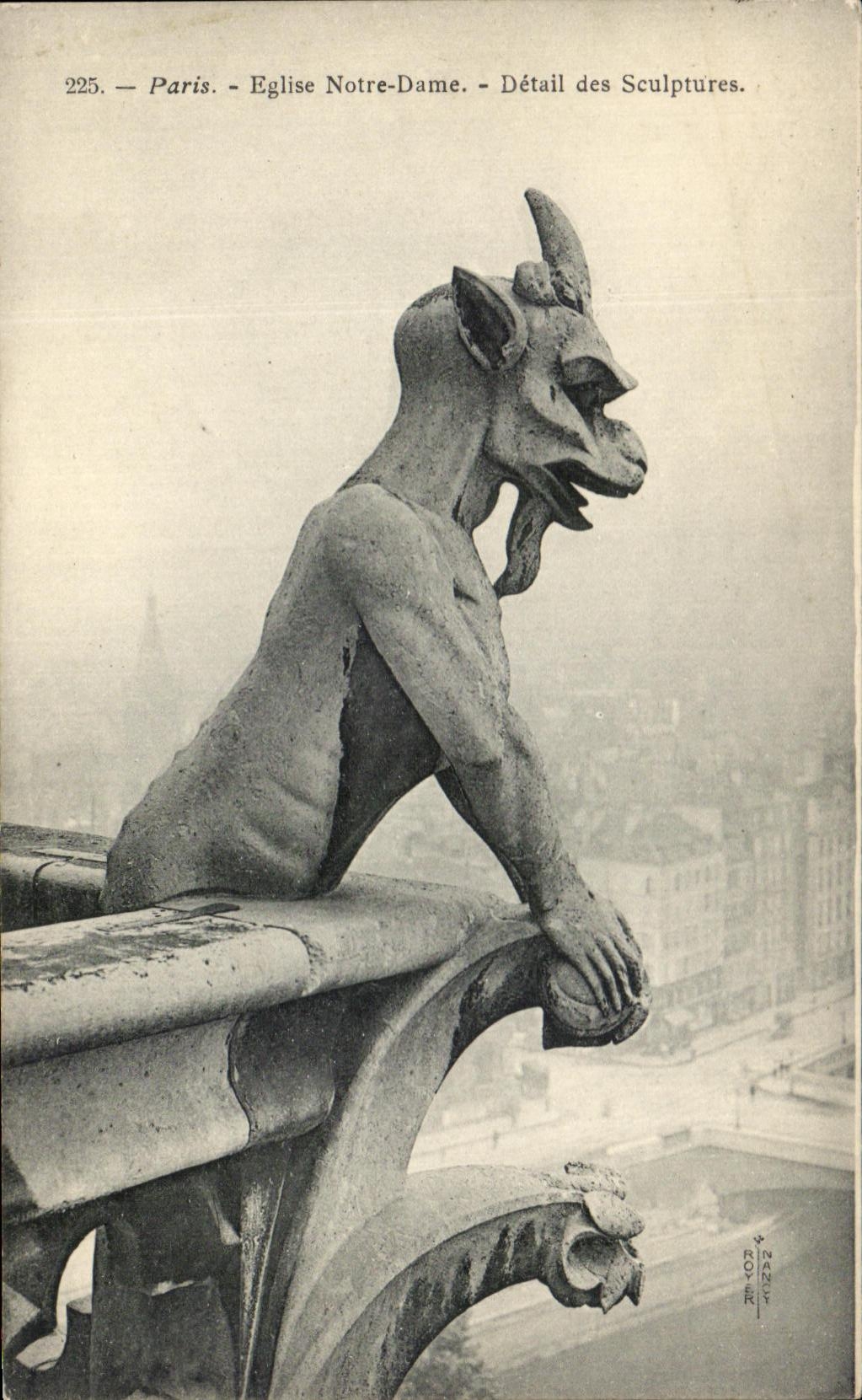 CPA Paris Eglise Notre Dame Detail des Sculptures Gargouille Diable