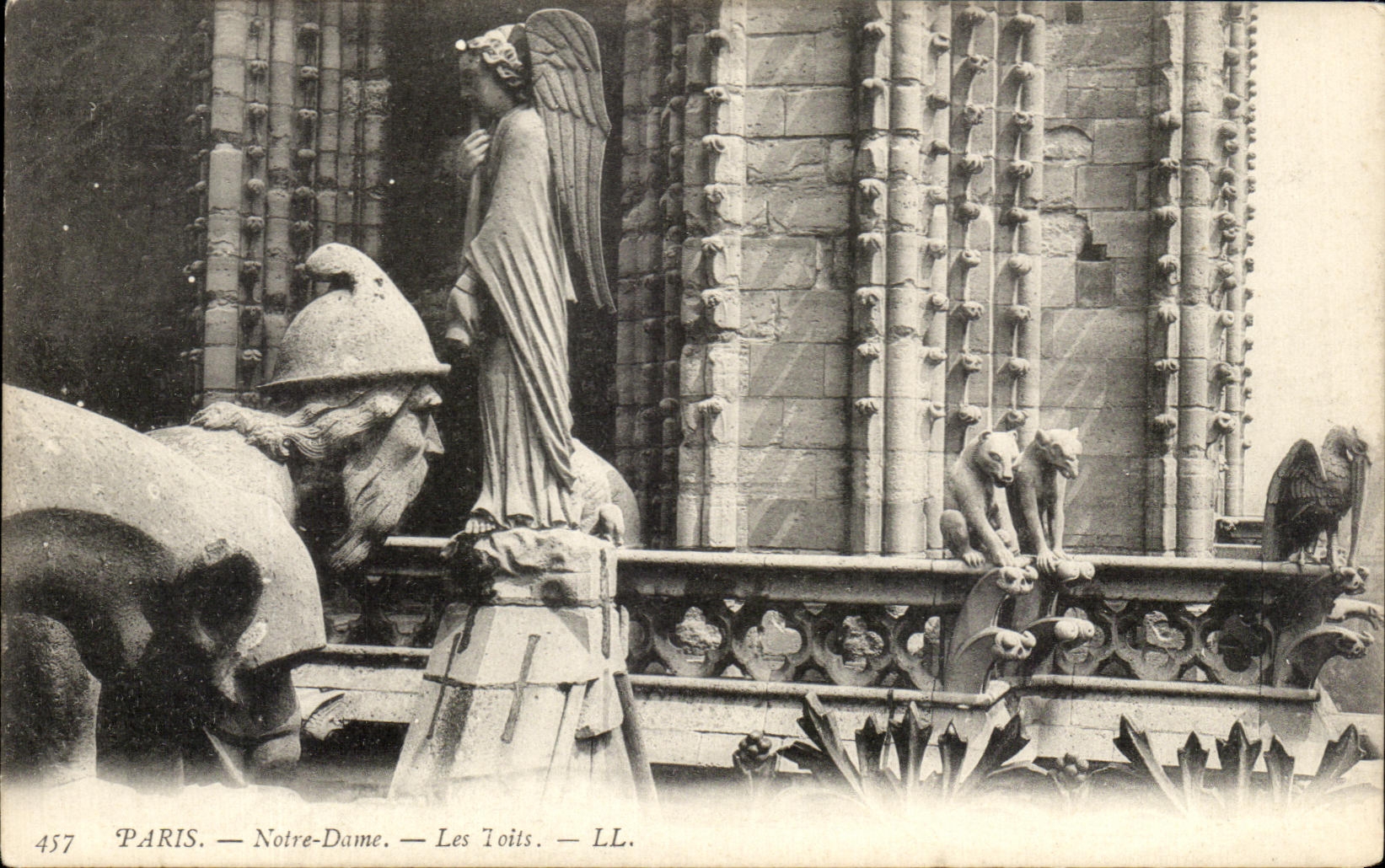 CPA Paris Notre Dame Les Toits Gargouilles Diable 