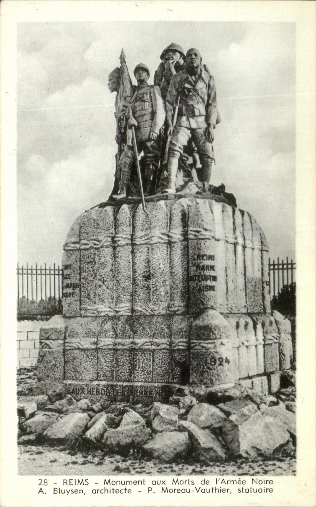 CPA Reims Monument Aux Morts de l'Armee Noire Bluysen Architecte Militaria 