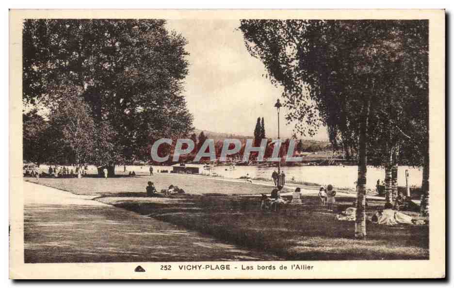 CPA Vichy Plage Les bords de I'Allier