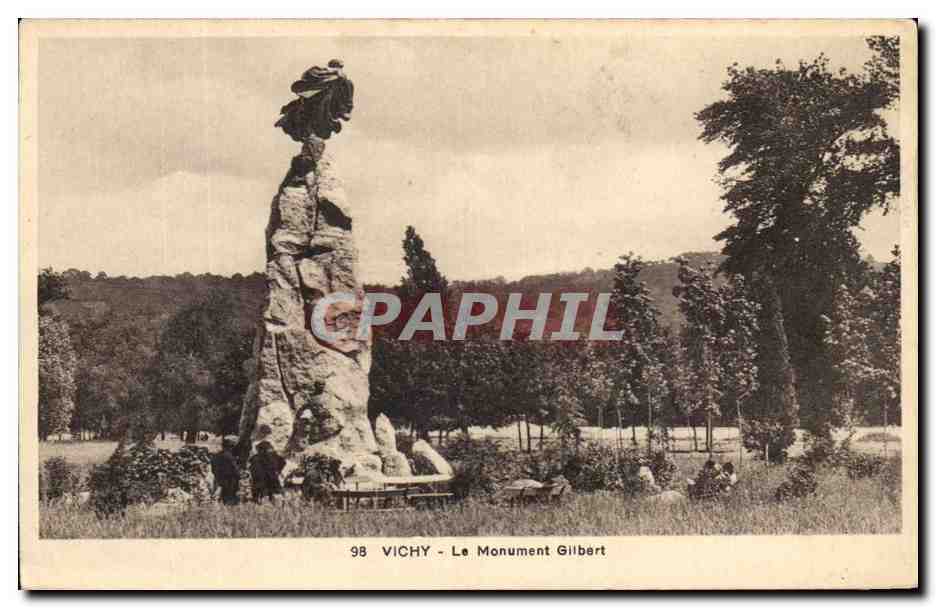 CPA Vichy Le Monument Gilbert