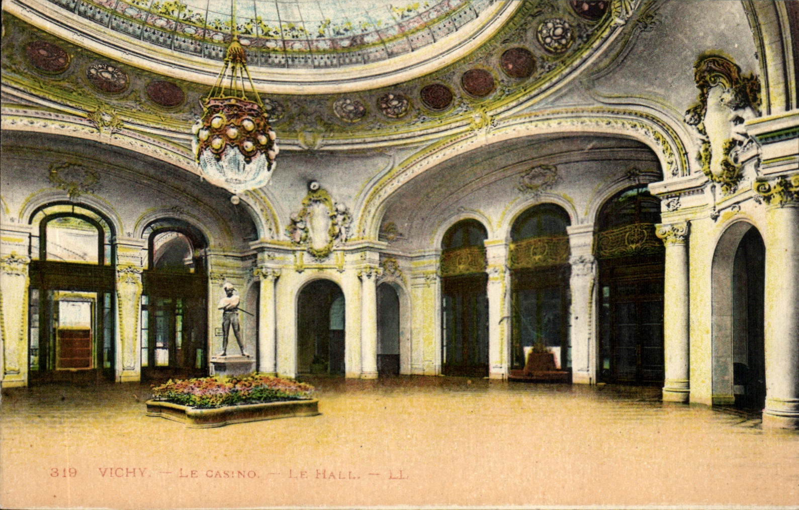 CPA Vichy Le Casino Le Hall