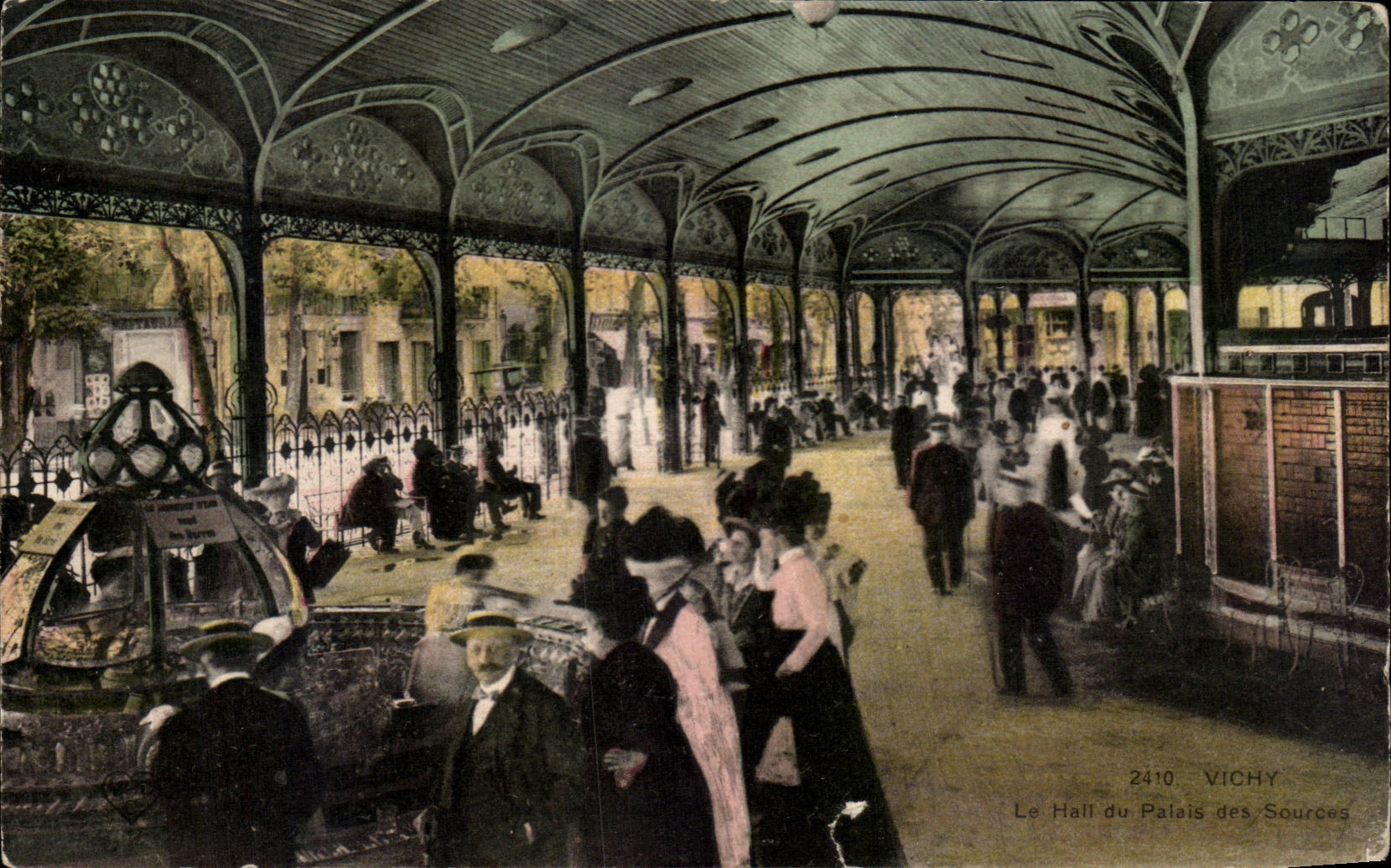 CPA Vichy Le hall du Palais des Sources