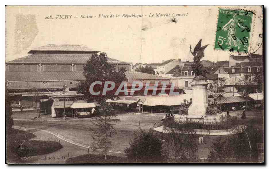 CPA Vichy Statue Place De La Republique Le Marche