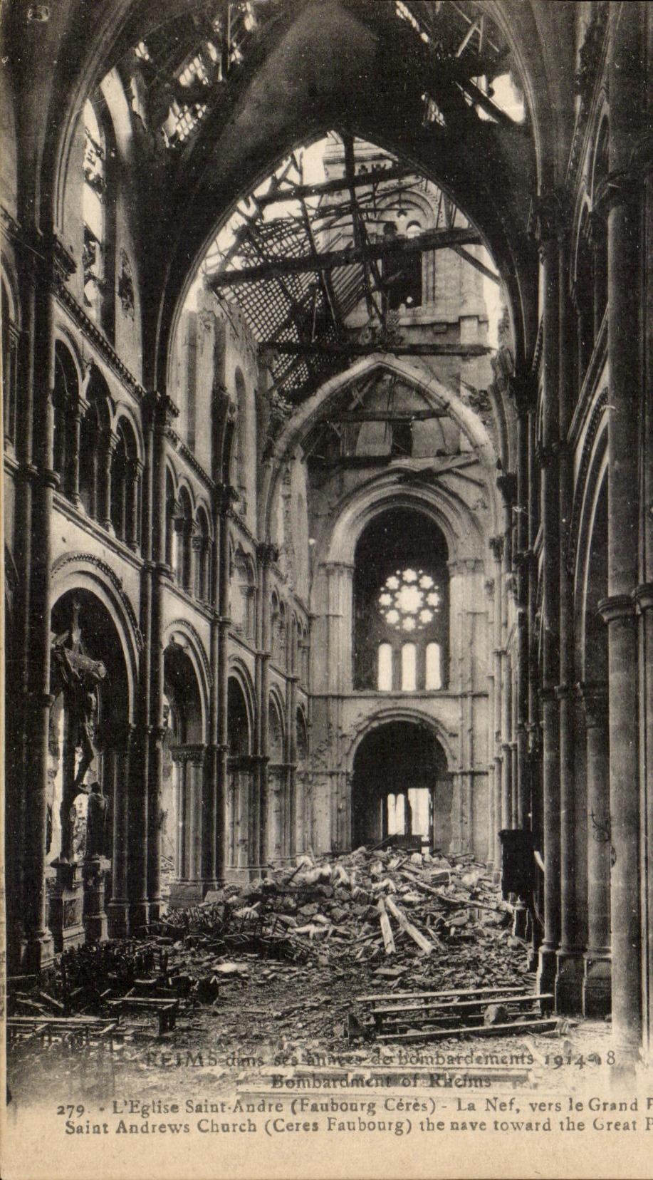 CPA Reims Dans L'Eglise Saint Andre La Nef Vers Le Grand portail Militaria 