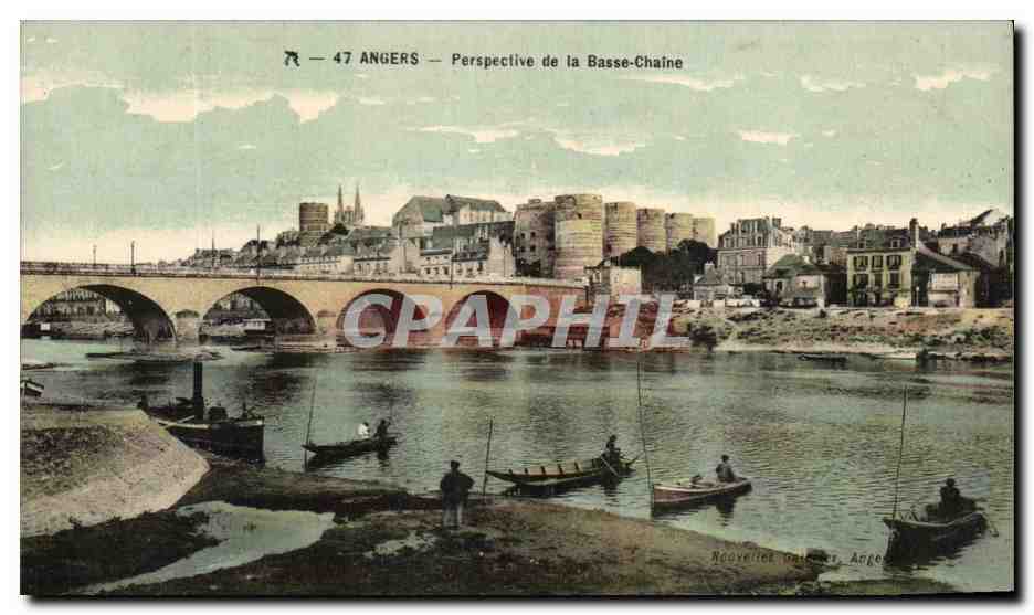 CPA Angers Perspective de la Basse Chaine Bateaux pecheurs