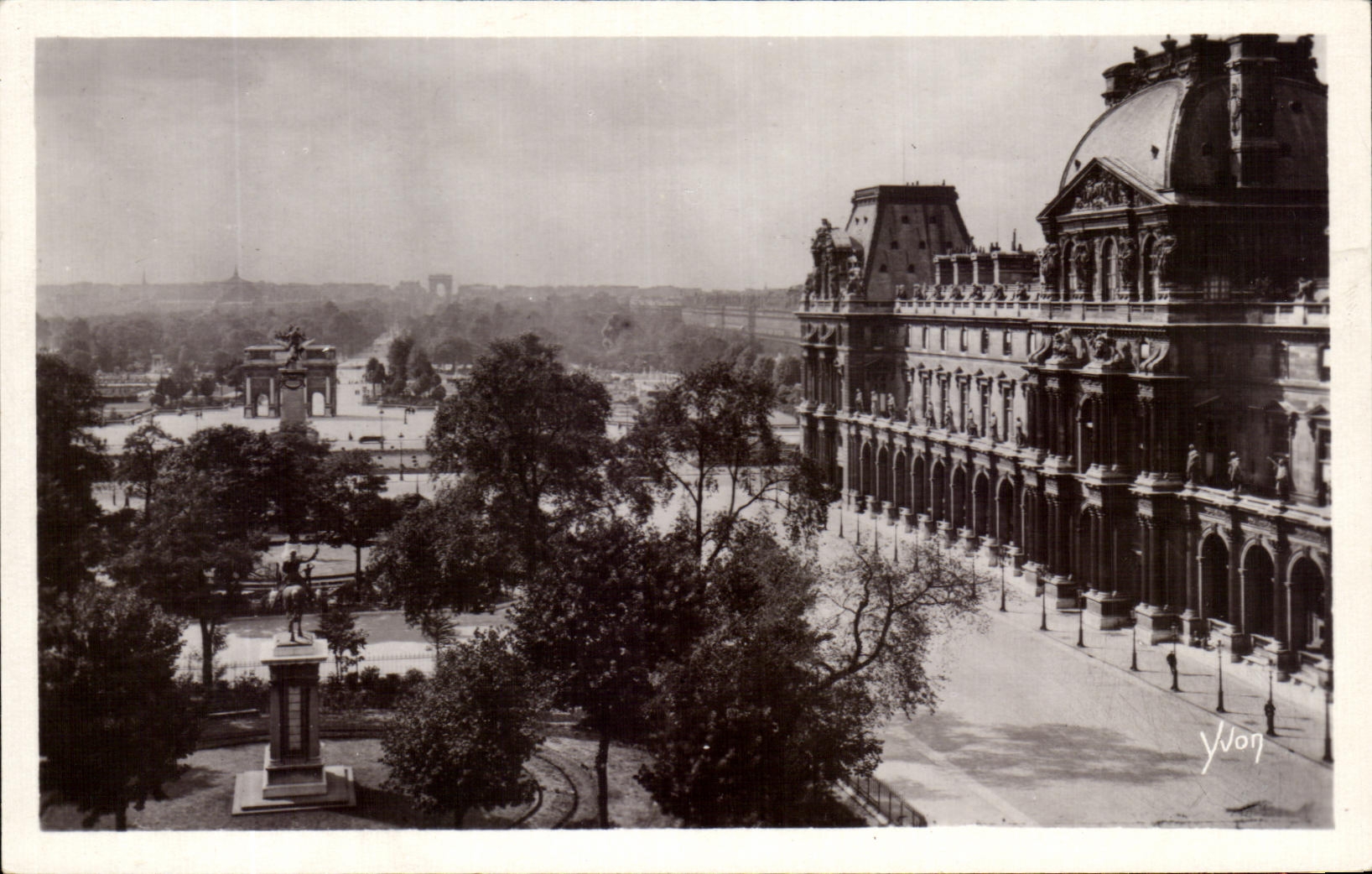 Paris... en Flanant — Perspective sur les Tuileries — détail du Louvre — édition d'Art YVON, Paris