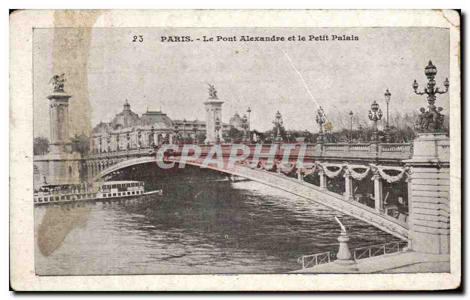 CPA Paris Le Pont Alexandre III et Le Petit Palais
