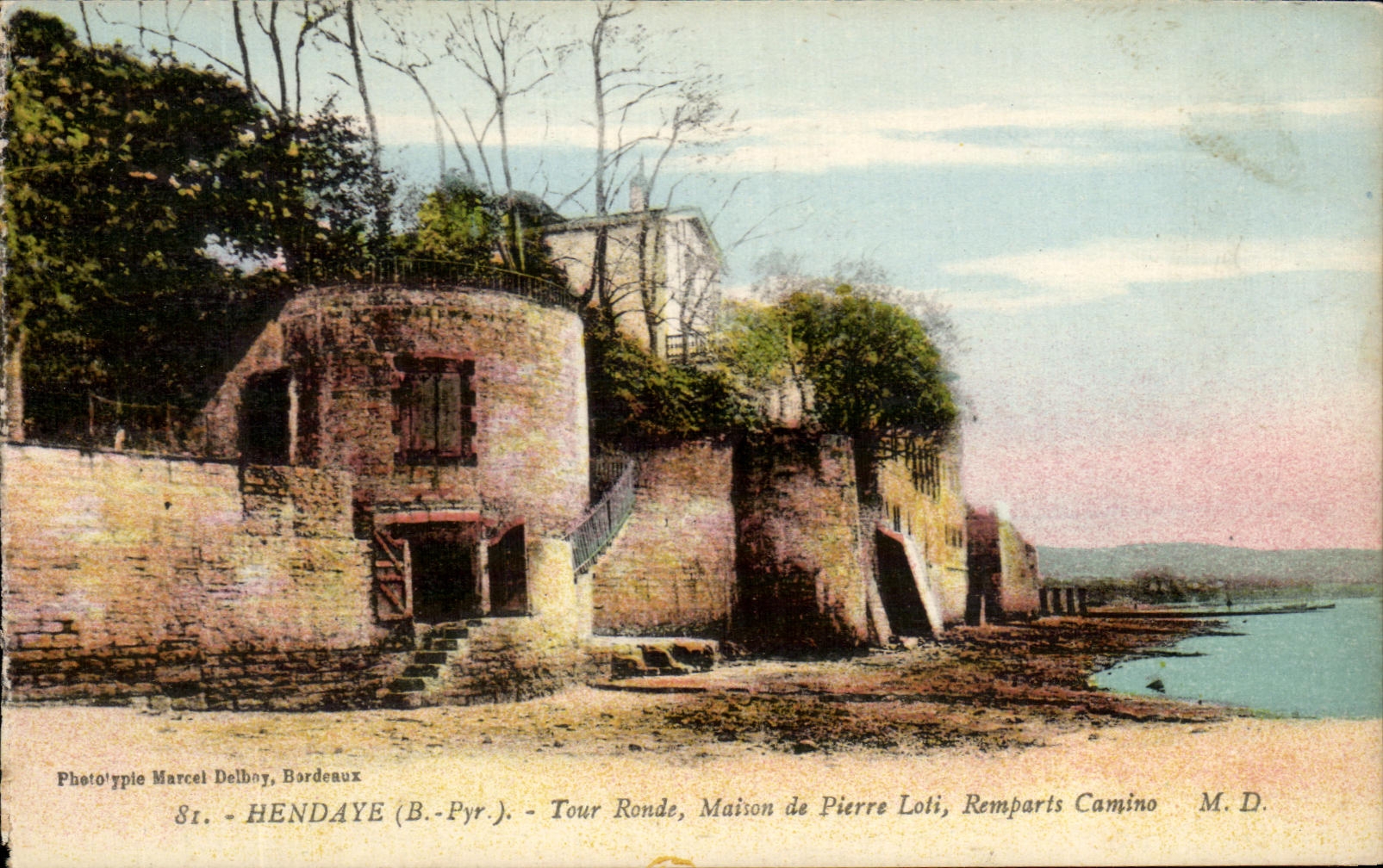 Hendaye (B.-Pyr.) — Tour Ronde, Maison de Pierre Loli, Remparts Camino — Photo Marcel Delbouy, Bardeaux
