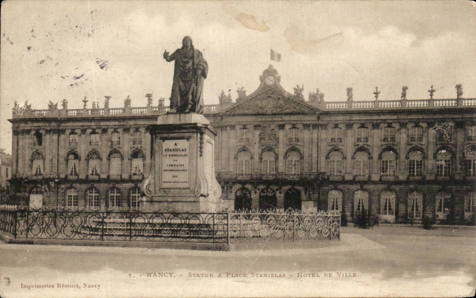 CPA Nancy Statue et place Stanislas Hotel De Ville