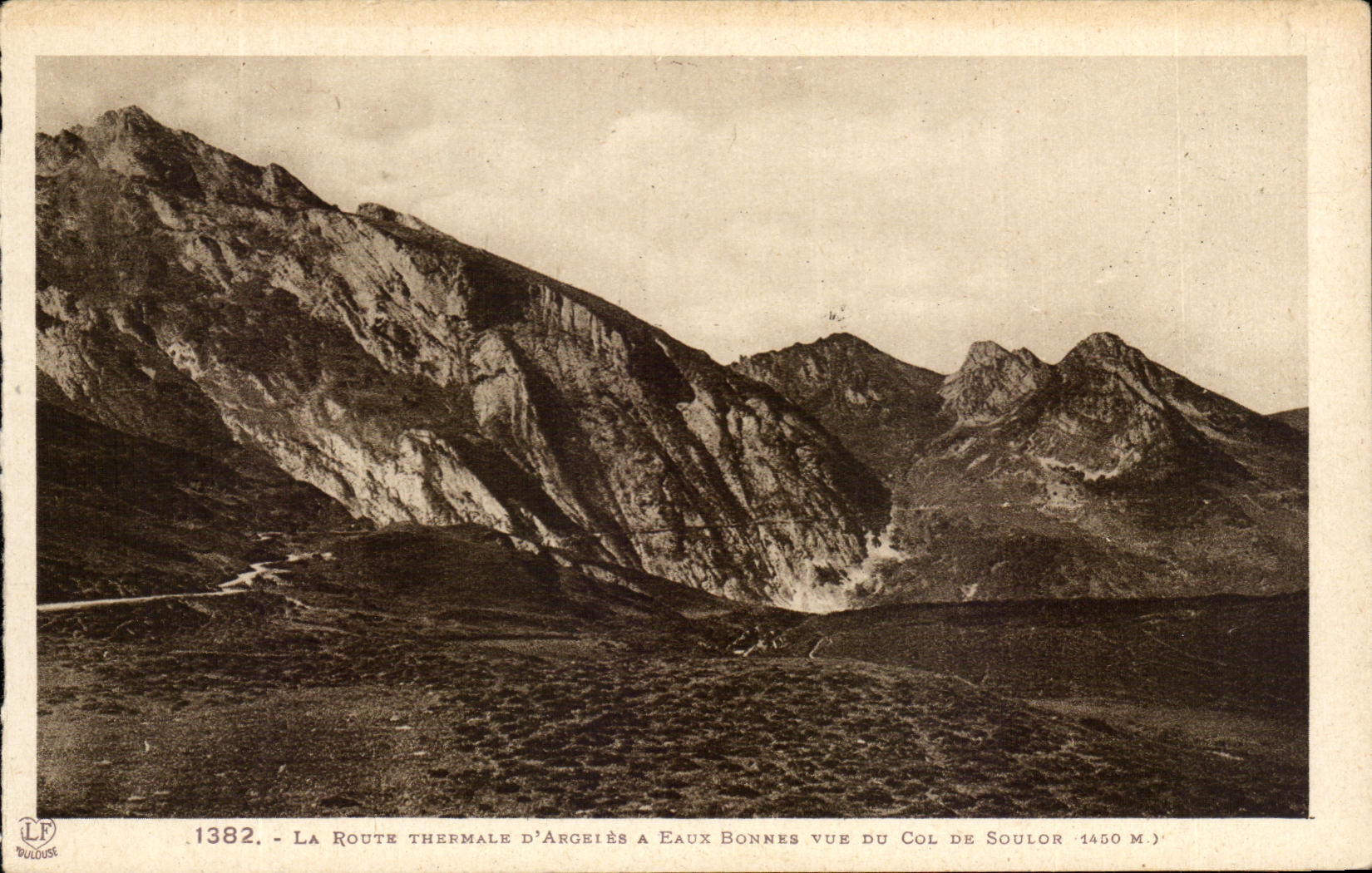 La Route thermale d'Argelès à Eaux Bonnes vue du Col de Soulour - 1450 M. — Larouche Frères, Toulouse, n° 1382