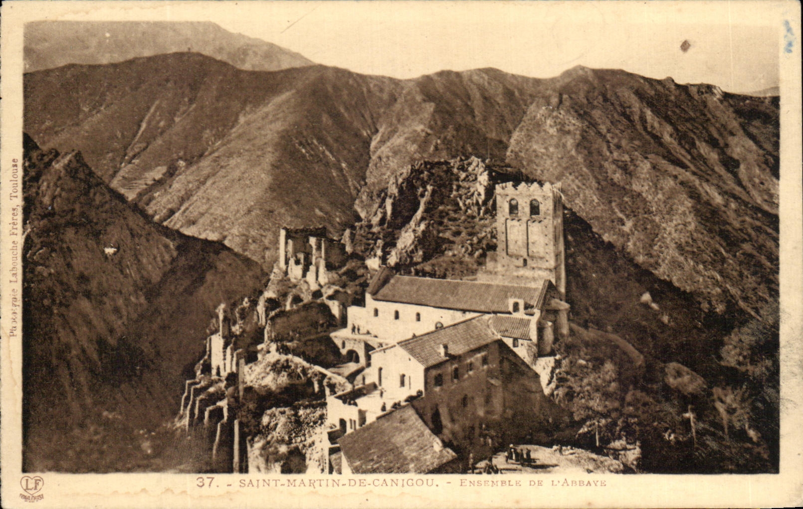 CPA Saint Martin De Canigou Ensemble De l'Abbaye