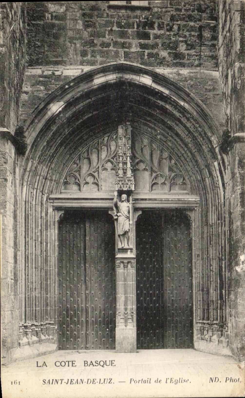 Saint-Jean-de-Luz — Portal der Kirche — ND. Foto.