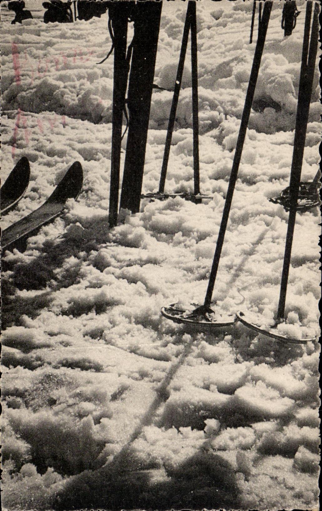 CPA Batons de ski dans a neige 