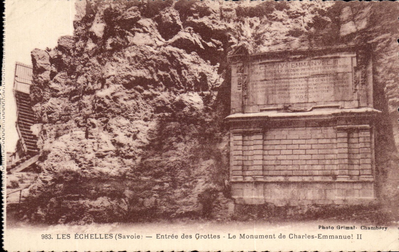 CPA Les Echelles Entree des Grottes le Monument de Charles Emmanuel II