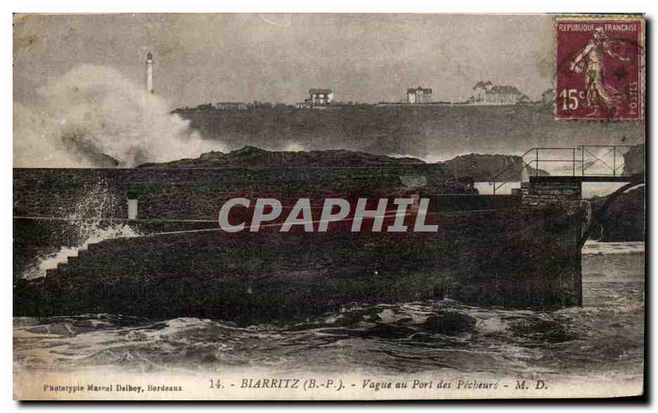 CPA Biarritz Vague au Port des Pecheurs