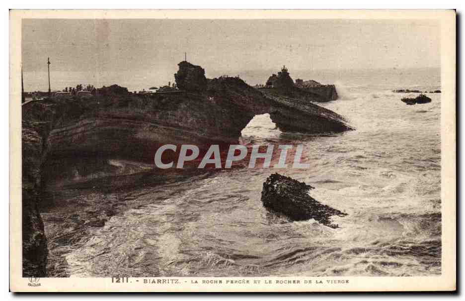 CPA Biarritz La Rocher Percee et le Rocher de la Vierge