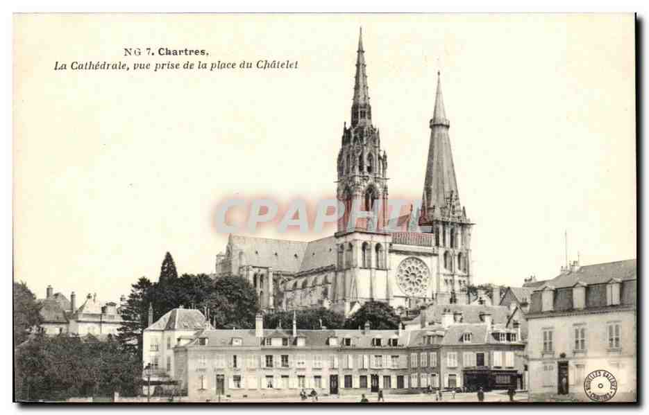 CPA Chartres La Cathedrale vue prise de la place du Chatelet
