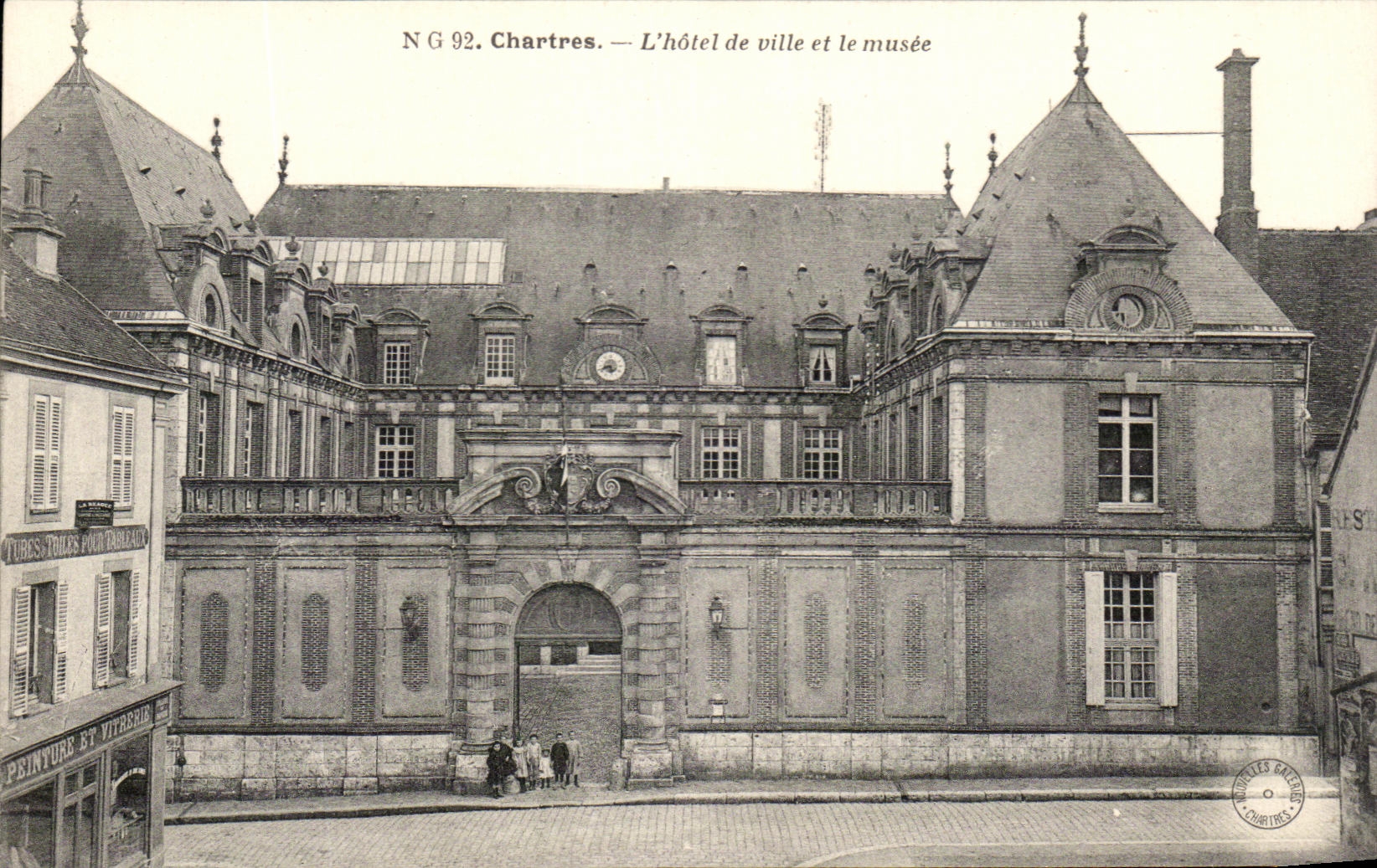 CPA Chartres L'hotel de ville et le Musee Enfants