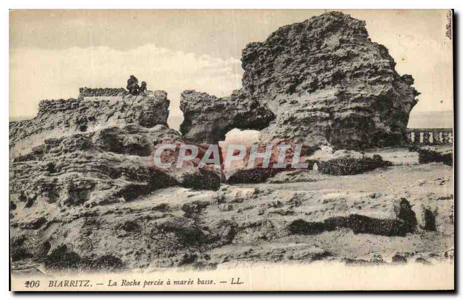 CPA Biarritz La Roche Percee a Maree Basse