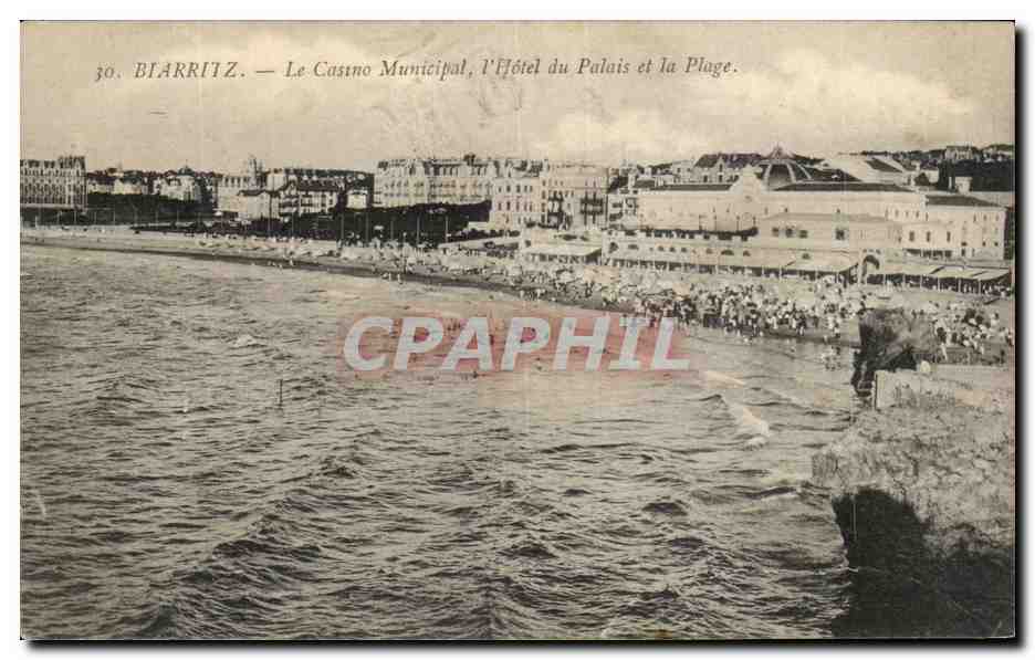 CPA Biarritz Le Casno Muniicipal l'Hotel du palais et la Plage