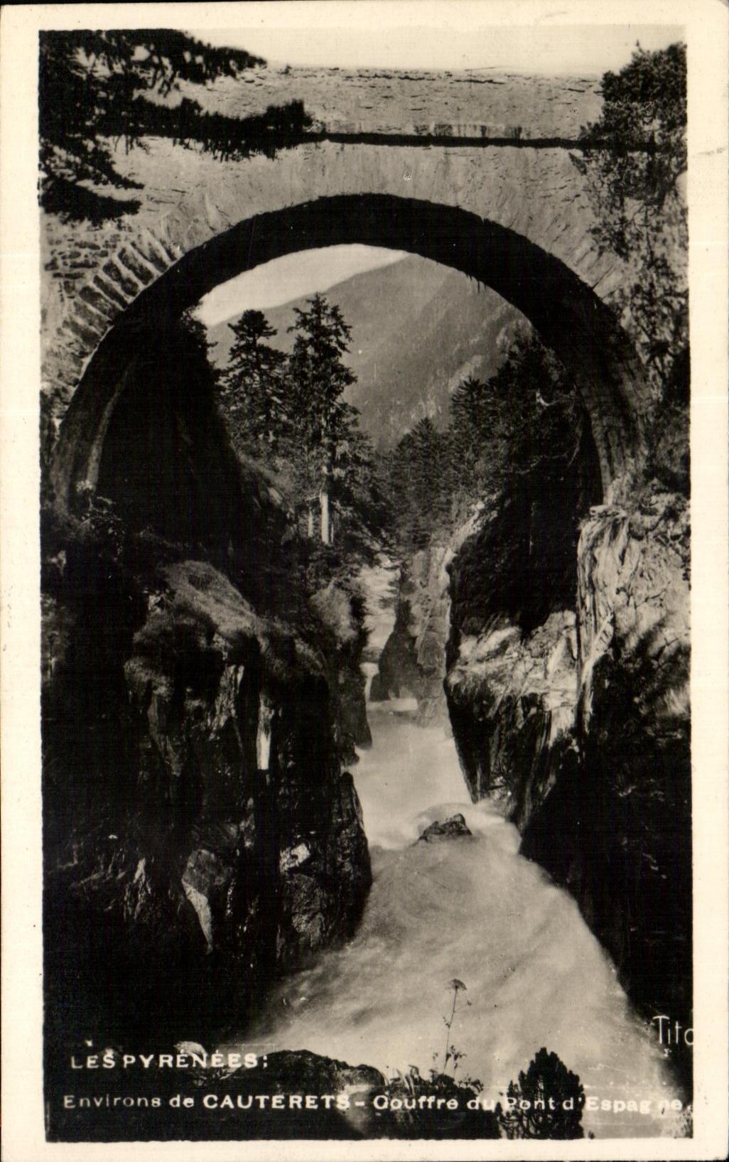 CPA Les Pyrenees Environs de Cauterets Gouffre du pont d'Espagne