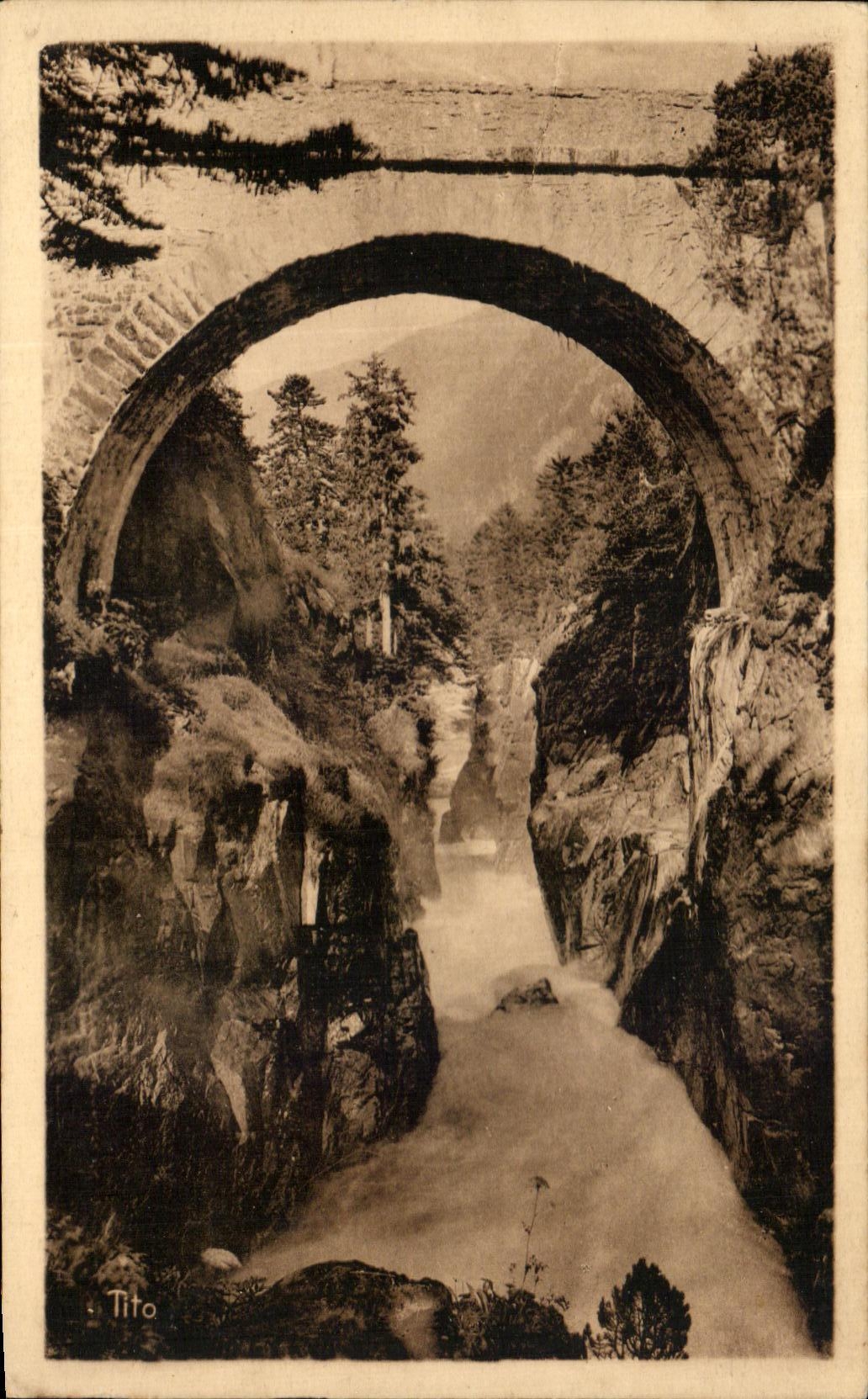 CPA Environs de Cauterets Gouffre du pont d'Espagne