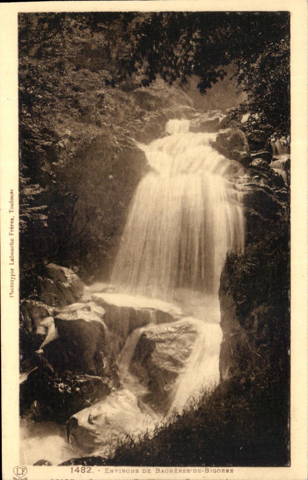 Chutes d'eau — Environs de Bagnères-de-Bigorre — Phototypie Latouche Frères, Toulouse, n° 1482