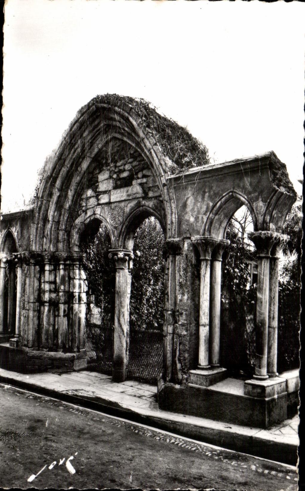 Bagnères-de-Bigorre — Porte Saint-Jean, ancien théâtre — Édition JOVE, avenue Château d'Este