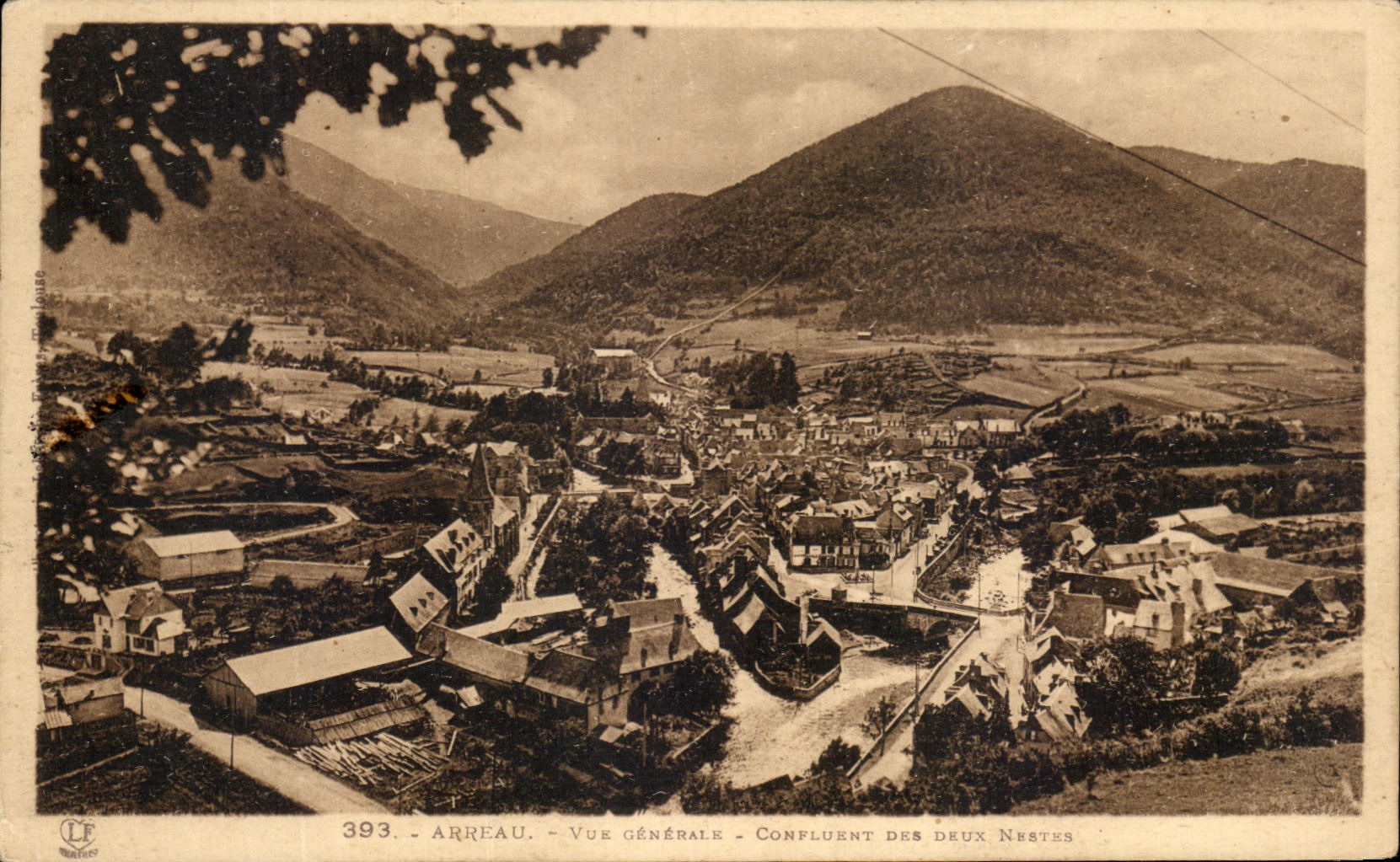 Arreau — Vue générale — Confluent des deux Nestes — Éditeur L. F. Tallez, n° 393