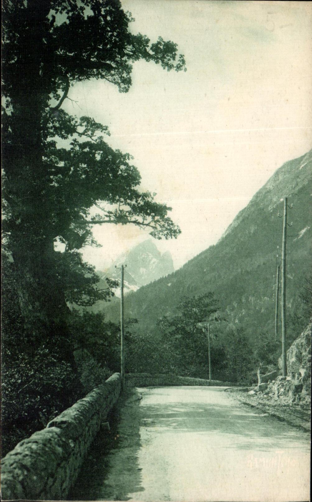 CPA Les beaux Sites des Pyrenees Vallee d'Ossau le Pic du Midi vu de la Route des Eaux Chaudes a Gabas