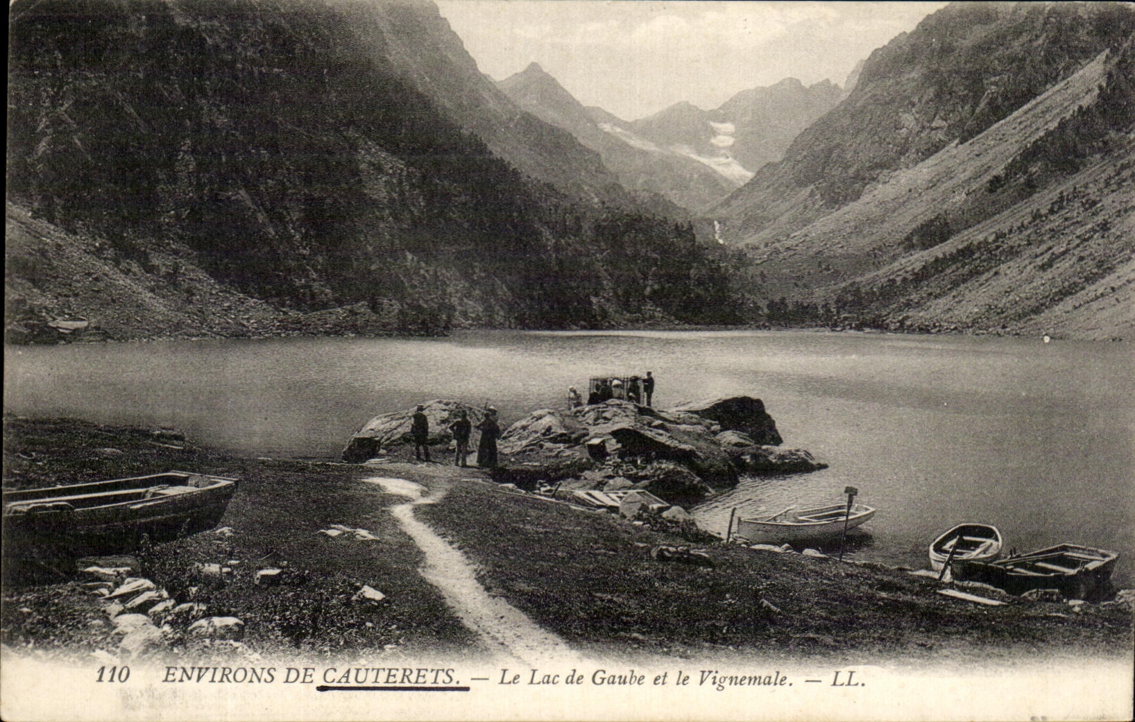 Environs de Cauterets — Le Lac de Gaube et le Vignemale — LL.