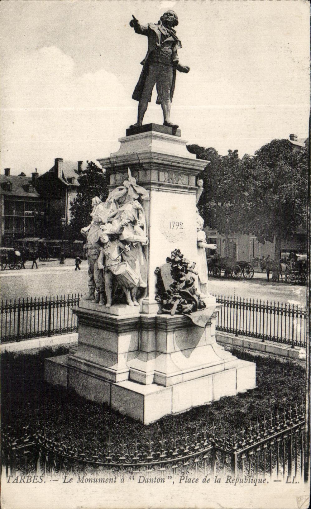 Tarbes — Le Monument à Danton, Place de la République — LL.