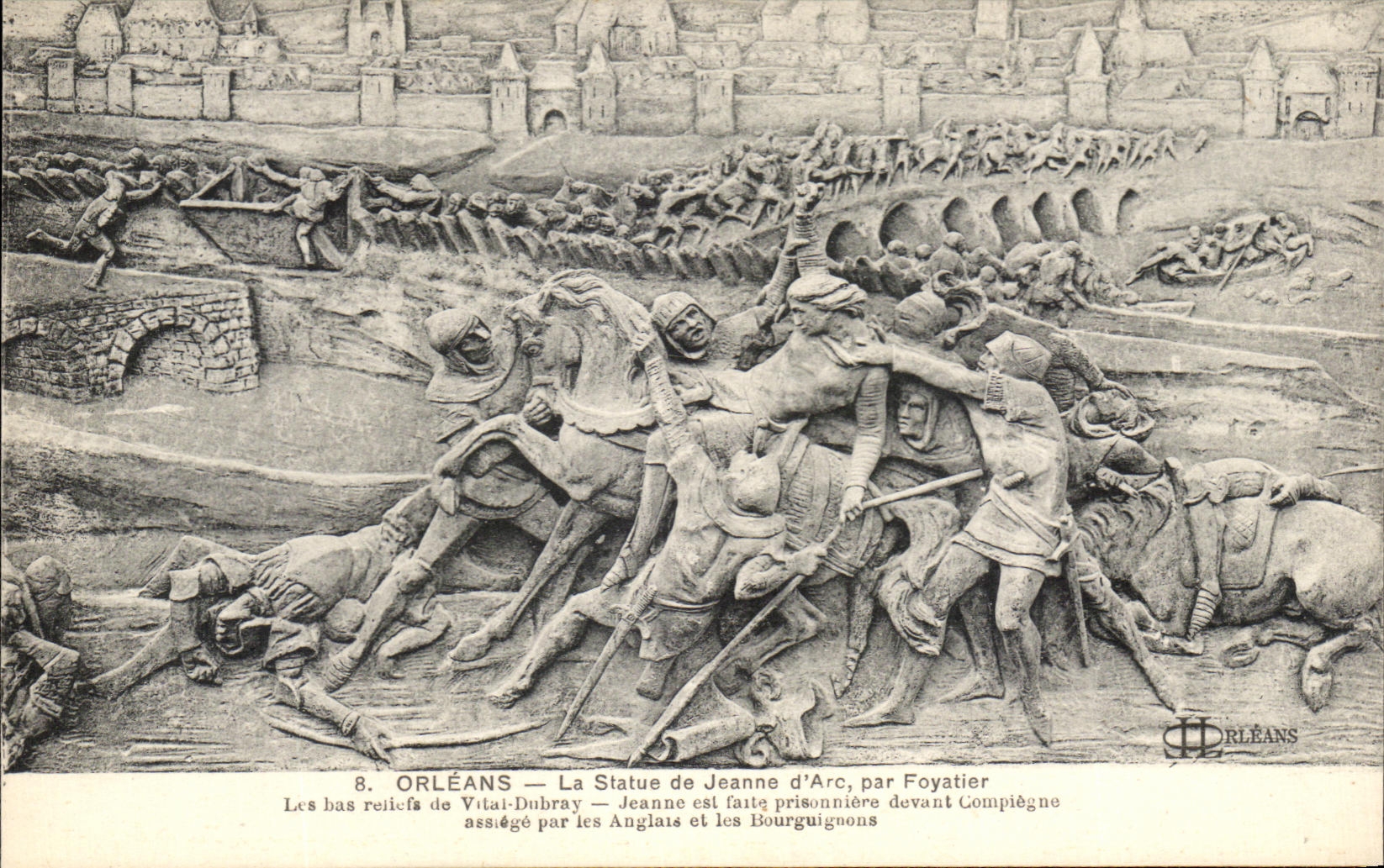 CPA Orleans La Statue De Jeanne d'Arc Par Foyatier Les Bar Reliefa De Vital Dubray Jeanne Est Faite
