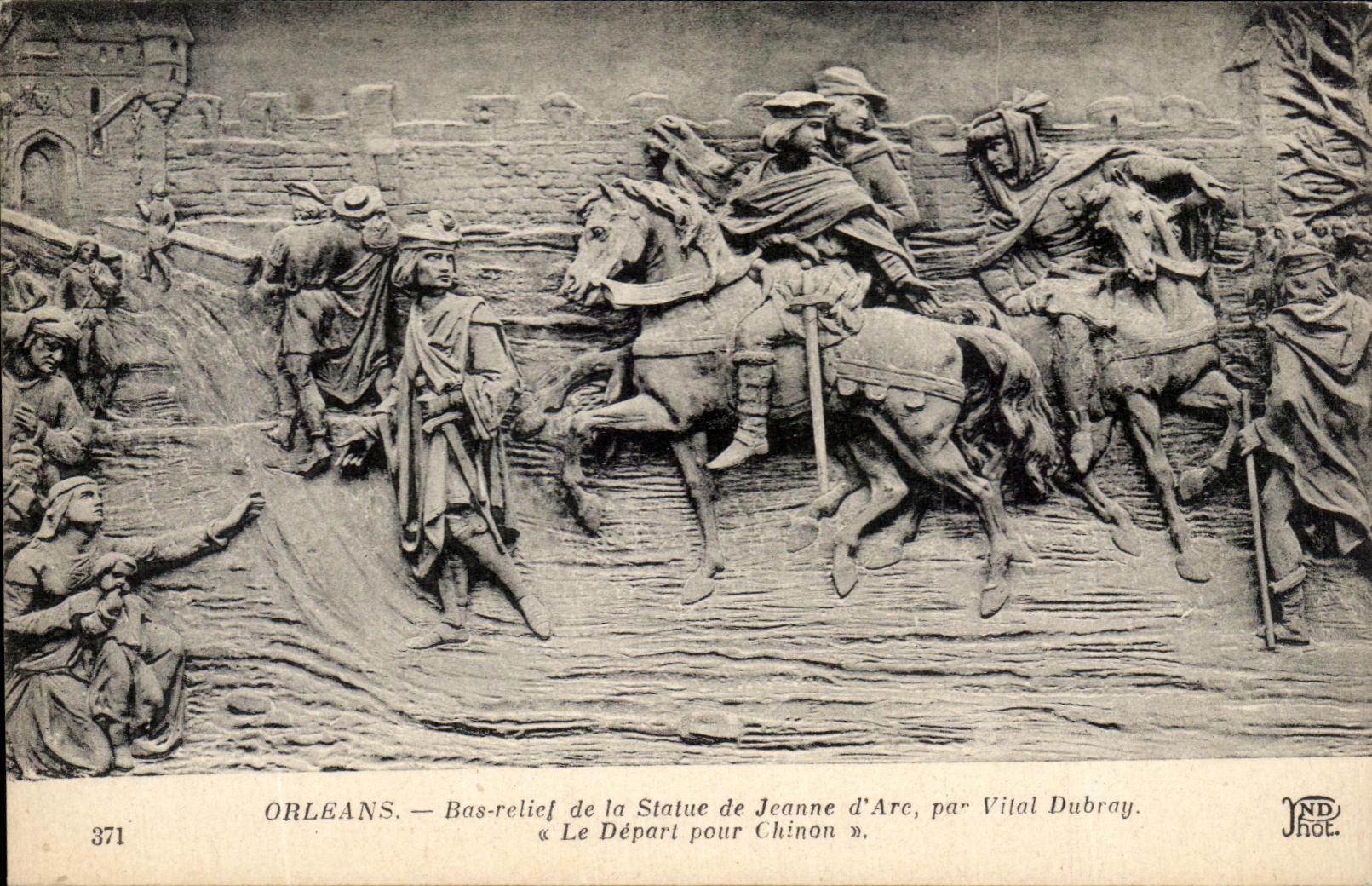 CPA Orleans Bas Relief De La Statue De Jeanne d'Arc Par Vital Dubray