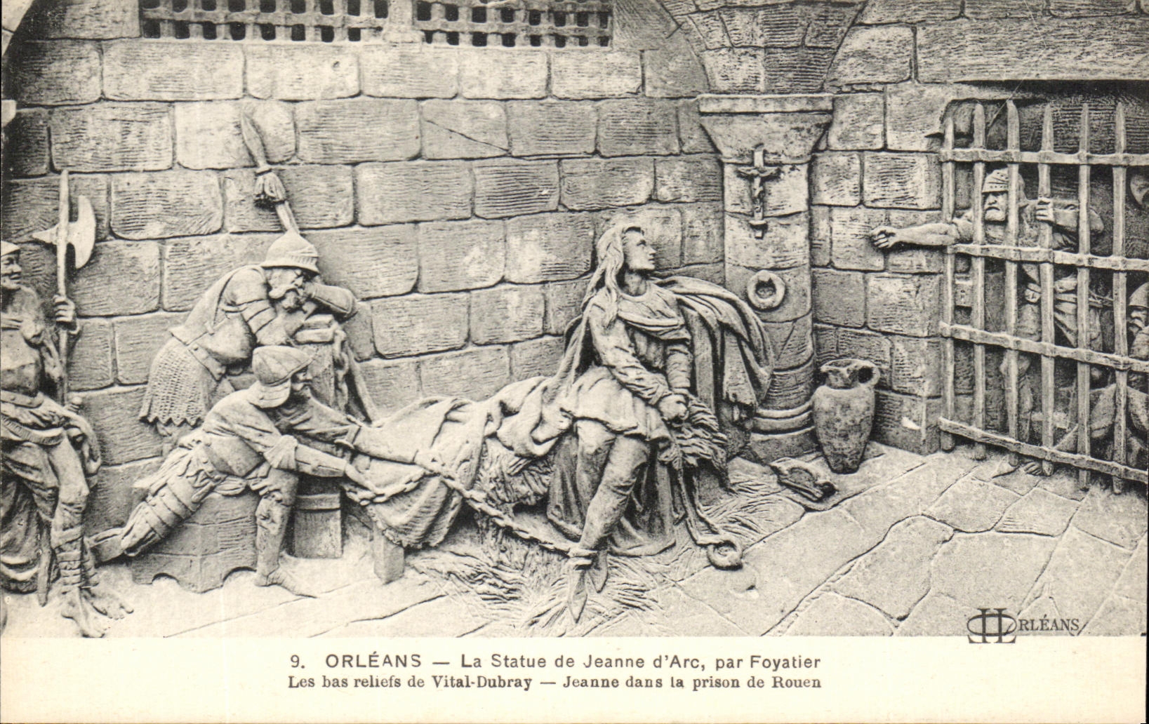 CPA Orleans La statue De Jeanne d'ARc Par Foyatier Les Bas Reliefs De Vital Dubray