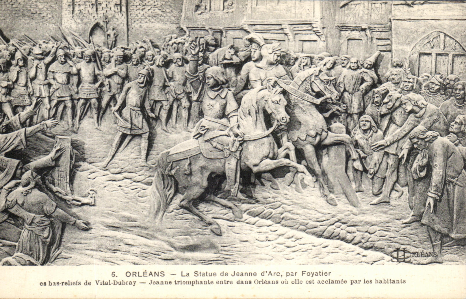 CPA Orleans La Statue De Jeanne d'Arc Par Foyatier Les Bas Reliefs De Vital Dubray