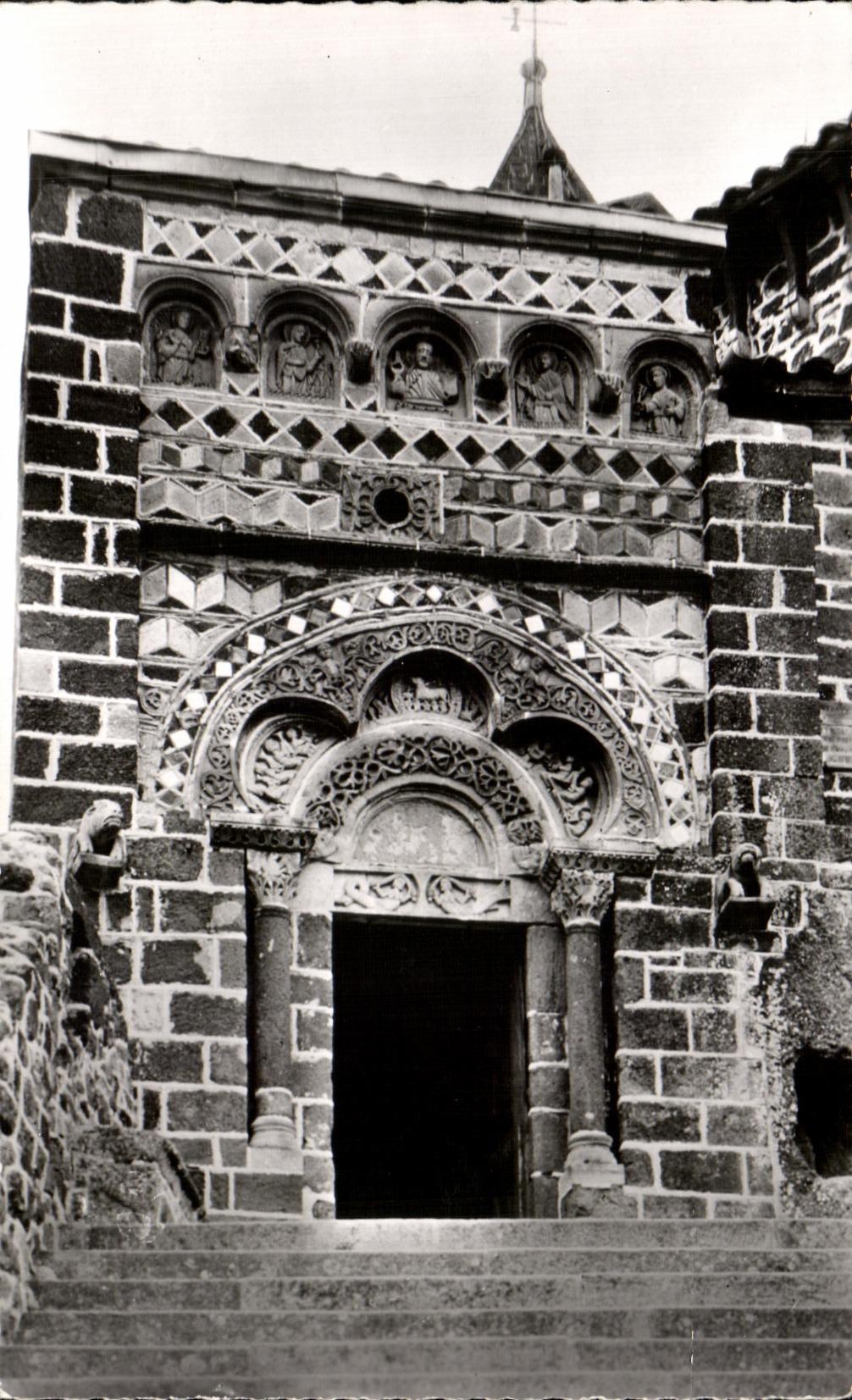 CPA Le Puy Portail de I'Eglise Saint Michel