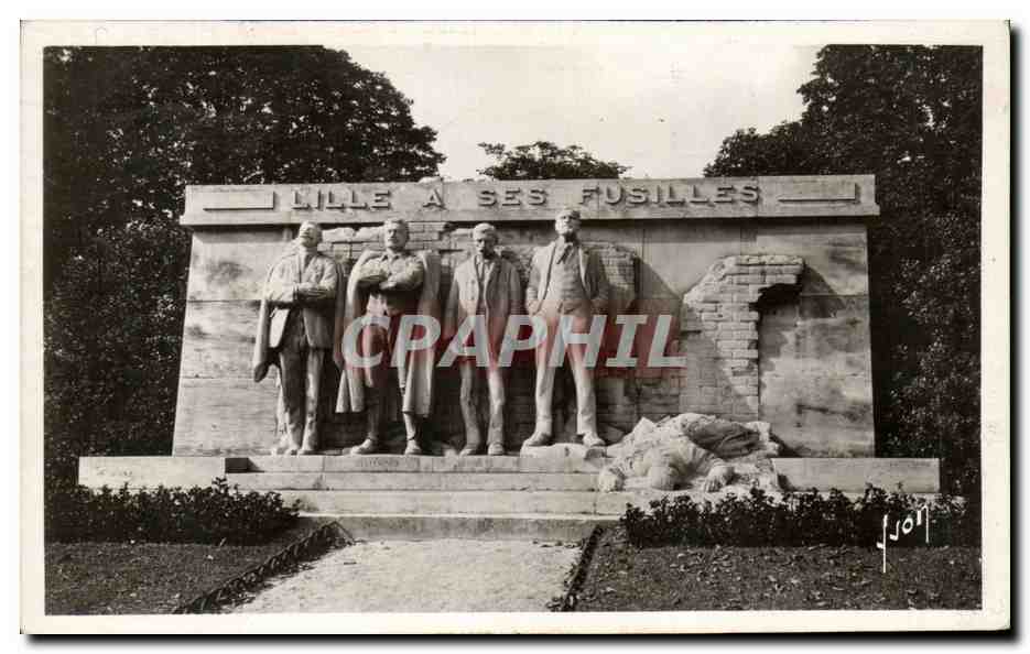 CPA Lille Monument Des Fusilles Militaria