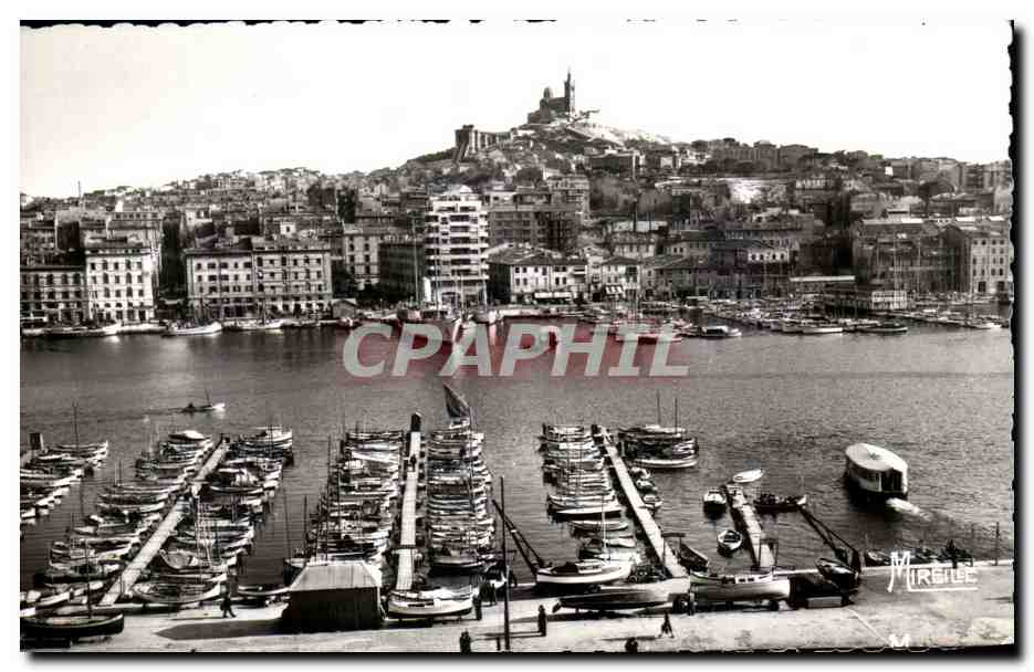 CPA Marseille Le vieux Port Et ND De La Garde Bateau
