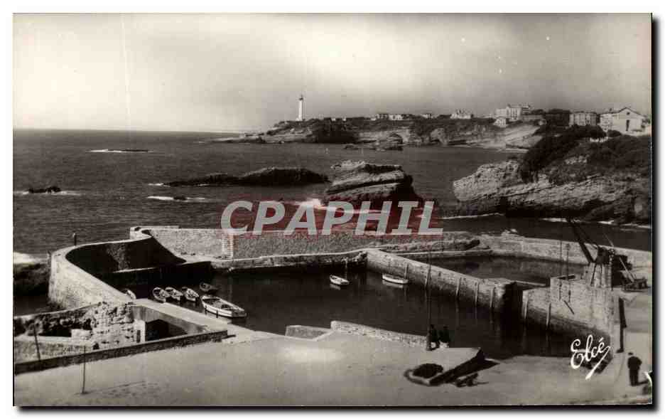 CPA Biarritz Le Port Vieux Et Le Phare