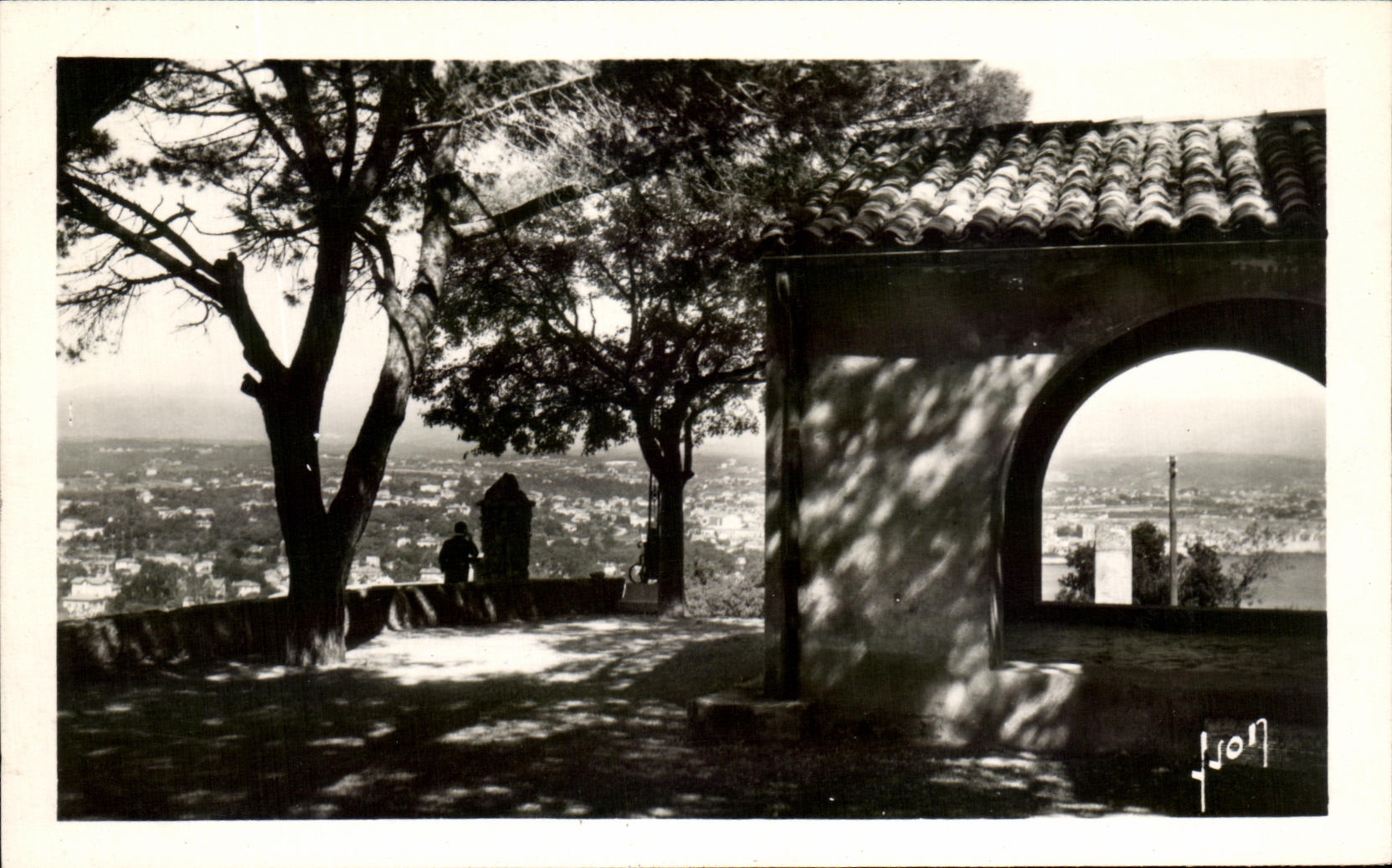 Cap d'Antibes — Ansicht des Observatoriums und der Kirche Notre-Dame — Art Editions YVOI, Paris