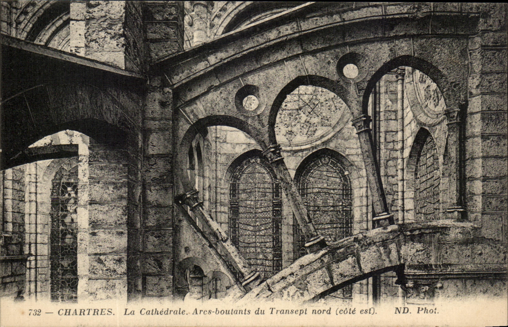 Chartres — La Cathédrale. Arcs-boutants du Transept nord (côté est) — ND. Phot. n°732