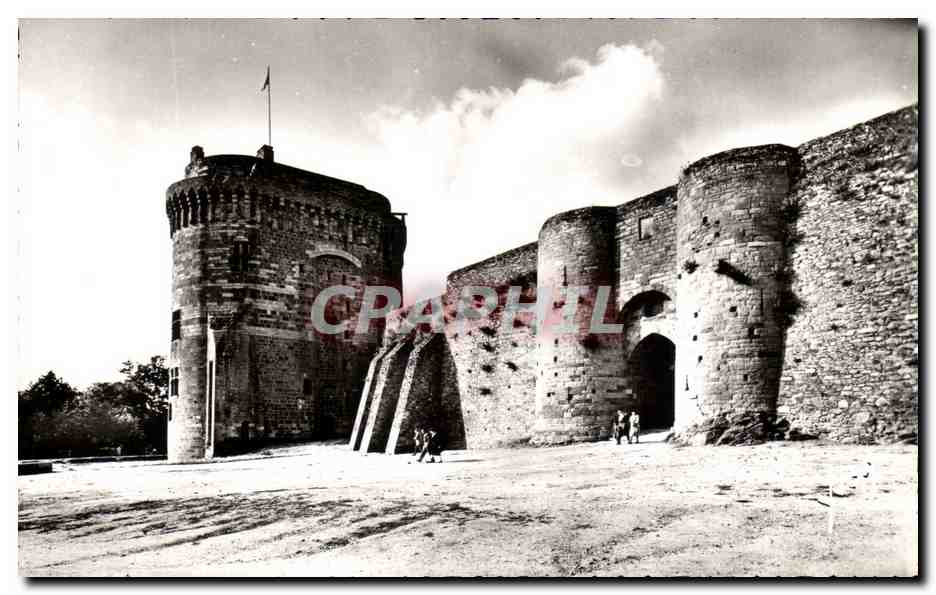 Dinan (C.-du-N.) — Château de la Duchesse Anne, La Porte du Guichet (XIIIe s.) — Les Éditions d'Art, Paris