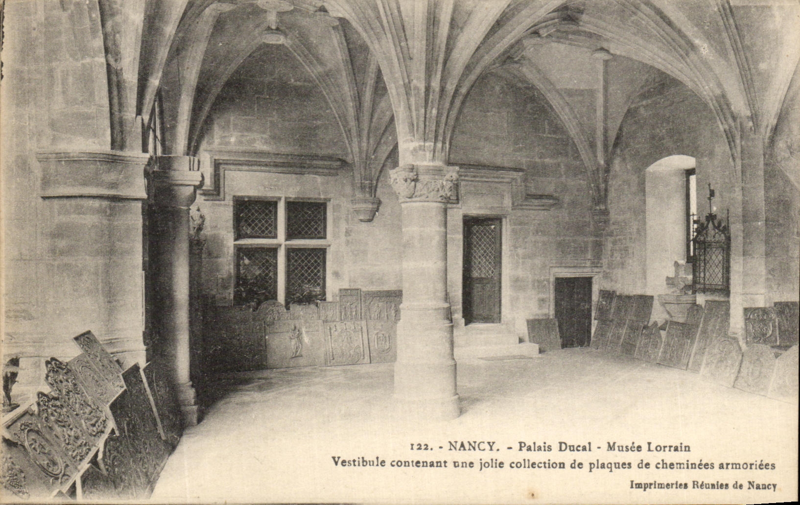 Nancy - Palais Ducal - Musée Lorrain - Vestibule avec collection de plaques de cheminées armoriées