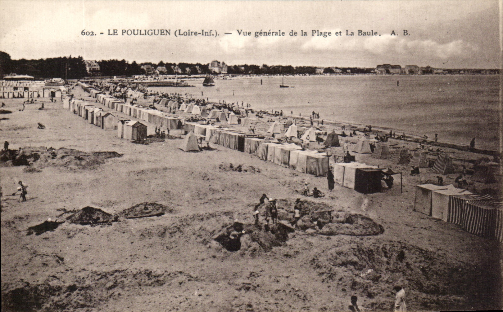 CPA Le Pouliguen Vue Generale de la Plage et la Baule