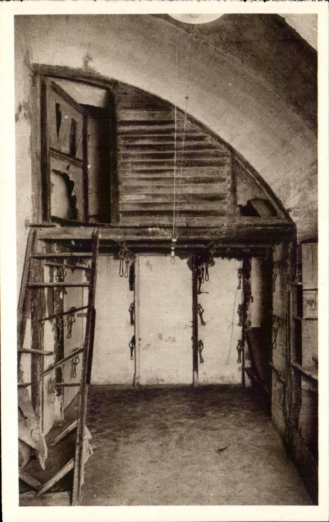 Fort de Vaux — Infirmerie et salle d'opérations — éditeur H. Touraine