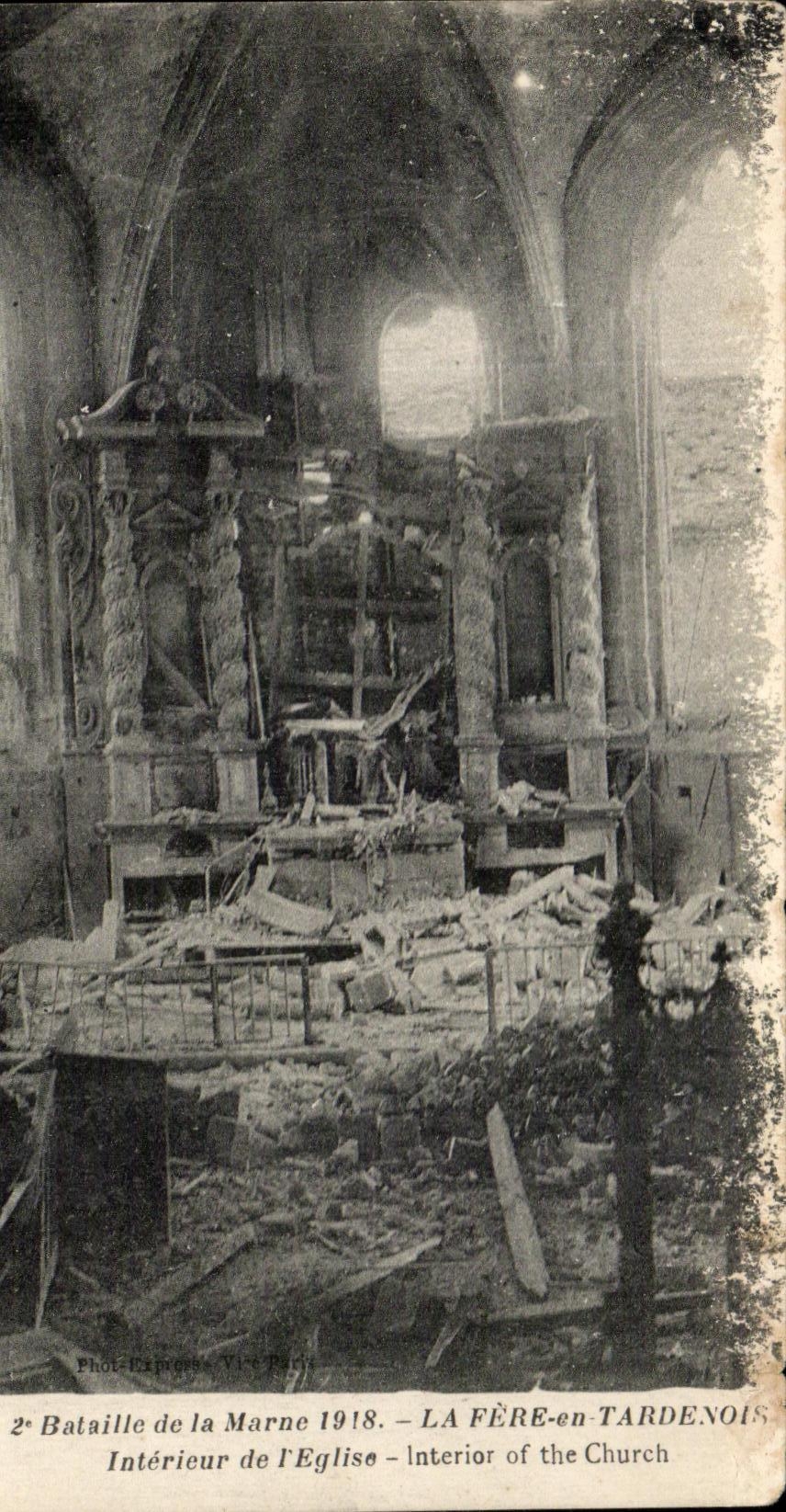 CPA Bataille de la Marne La Fere en Tardenois Interieur de l'eglise Militaria