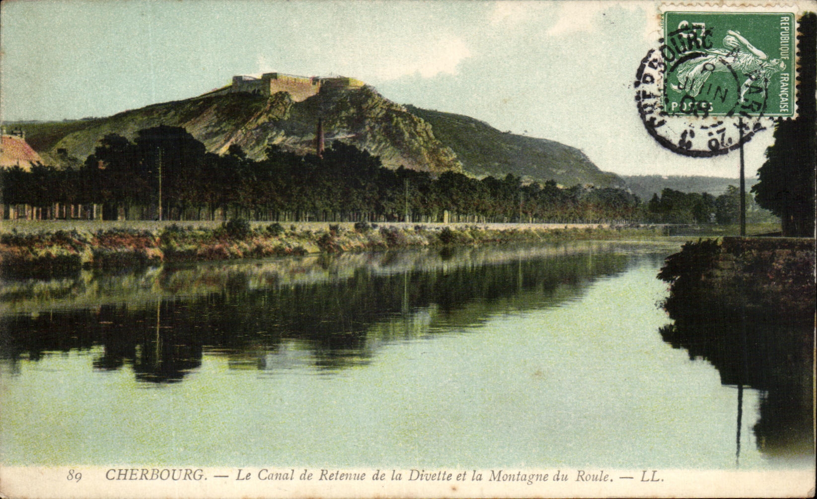 Cherbourg — Le Canal de Retenue de la Divette et la Montagne du Roule — LL.