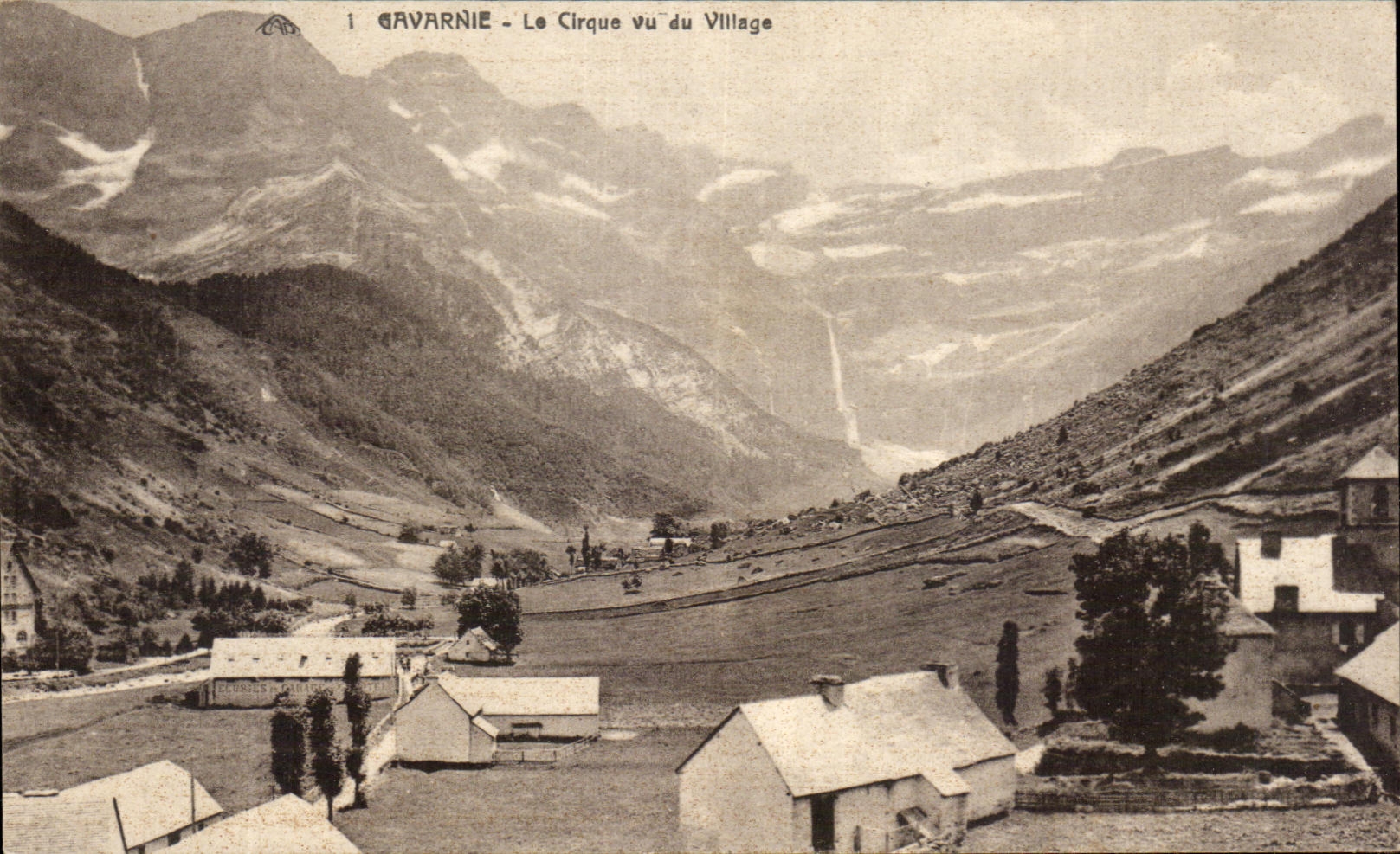 CPA Gavarnie Le Cirque Vu Du Village Ecuries